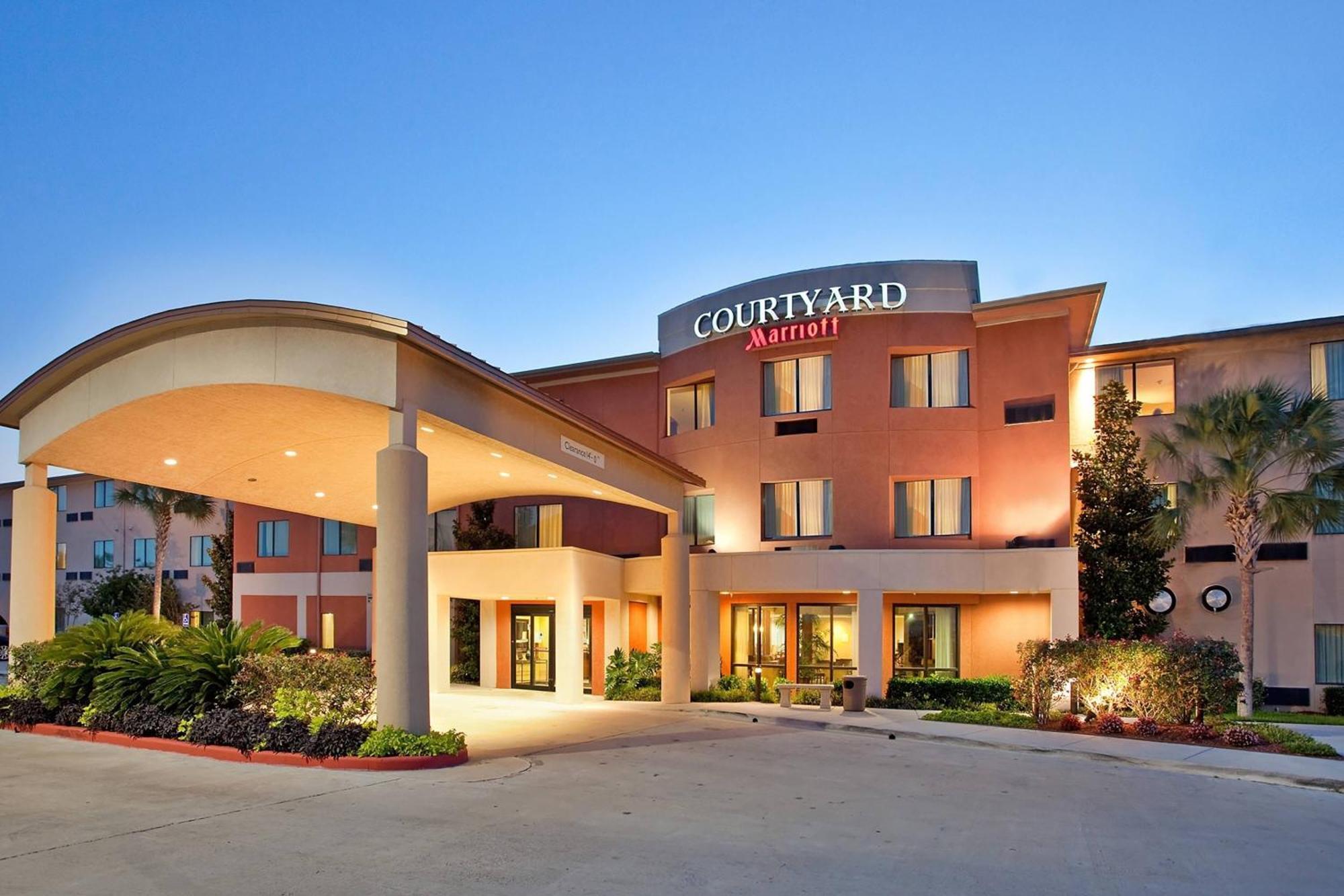 Courtyard Wall At Monmouth Shores Corporate Park Exterior photo